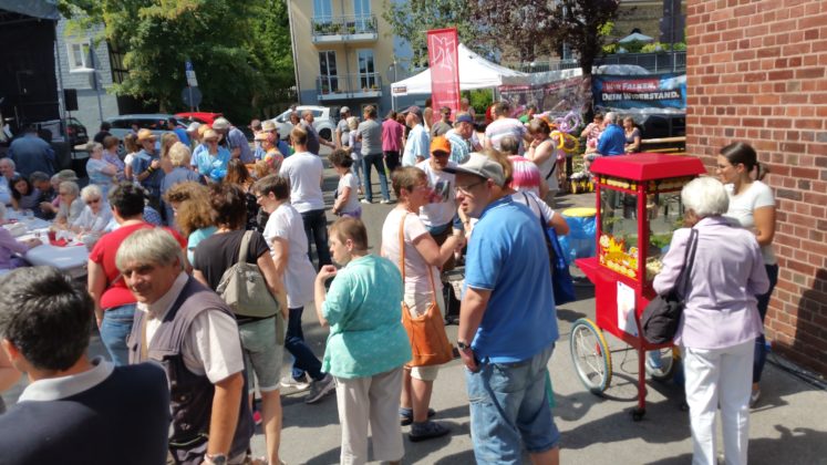 Jaqueline Hiltmann von der Lebenshilfe sorgte ständig für frischen Nachschub am Popcornstand. Foto: von Gerishem