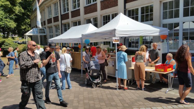 Mit dem passenden Cocktail kam das Sommergefühl über jeden. Foto: von Gerishem