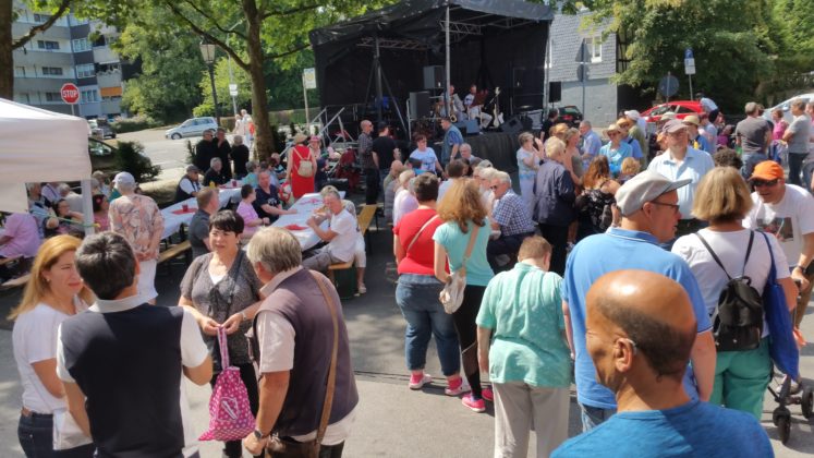 Viele Menschen fanden zum Kallen zusammen. Foto: von Gerishem