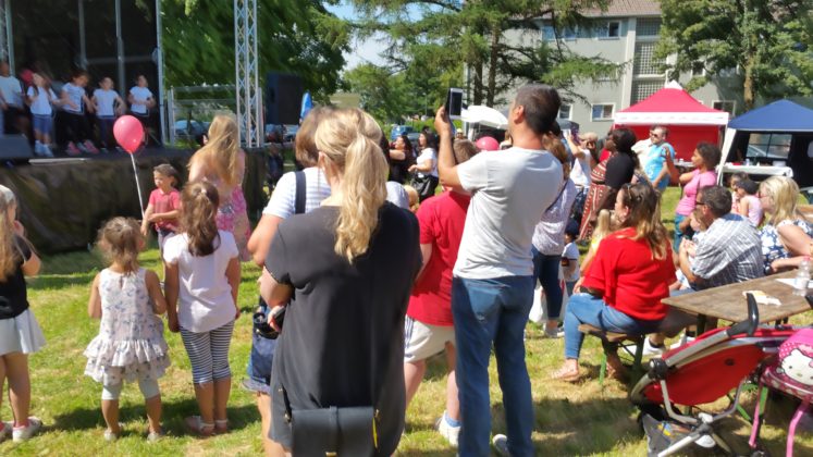 Wenn die Kleinsten auf der Bühne waren, herrschte dichtes Gedränge. Foto: von Gerishem