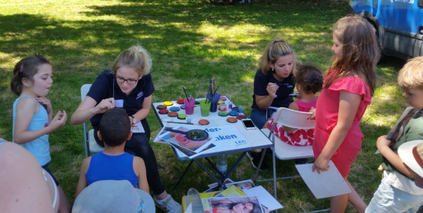 Engagierte Studentinnen boten für die LEG Kinderschminken an. Foto: von Gerishem