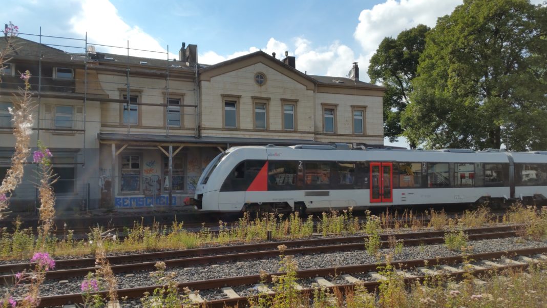 Für den Bahnhof ist der Zug noch nicht abgefahren, Zusteigende sind noch gern gesehen. Foto: Sascha von Gerishem