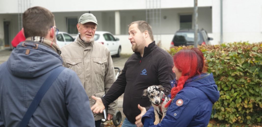 Björn Gottschalk und Jürgen Heuser diskutieren mit Stefan Busch-Tschöpe und Nicole Dahmen (v.l.). Foto: Sascha von Gerishem