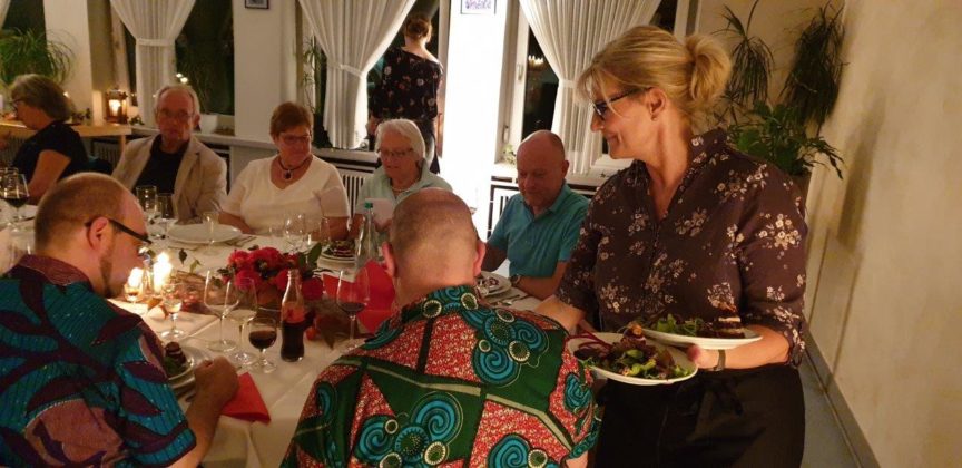 Impressionen vom 4. Dinner für Donkorkrom im CVJM-Haus Lüttringhausen. Foto: Sascha von Gerishem