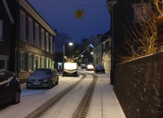 Am 3. Advent hat es im Remscheid geschneit, wie hier in der Gertenbachstraße in Lüttringhausen. Foto: Sascha von Gerishem