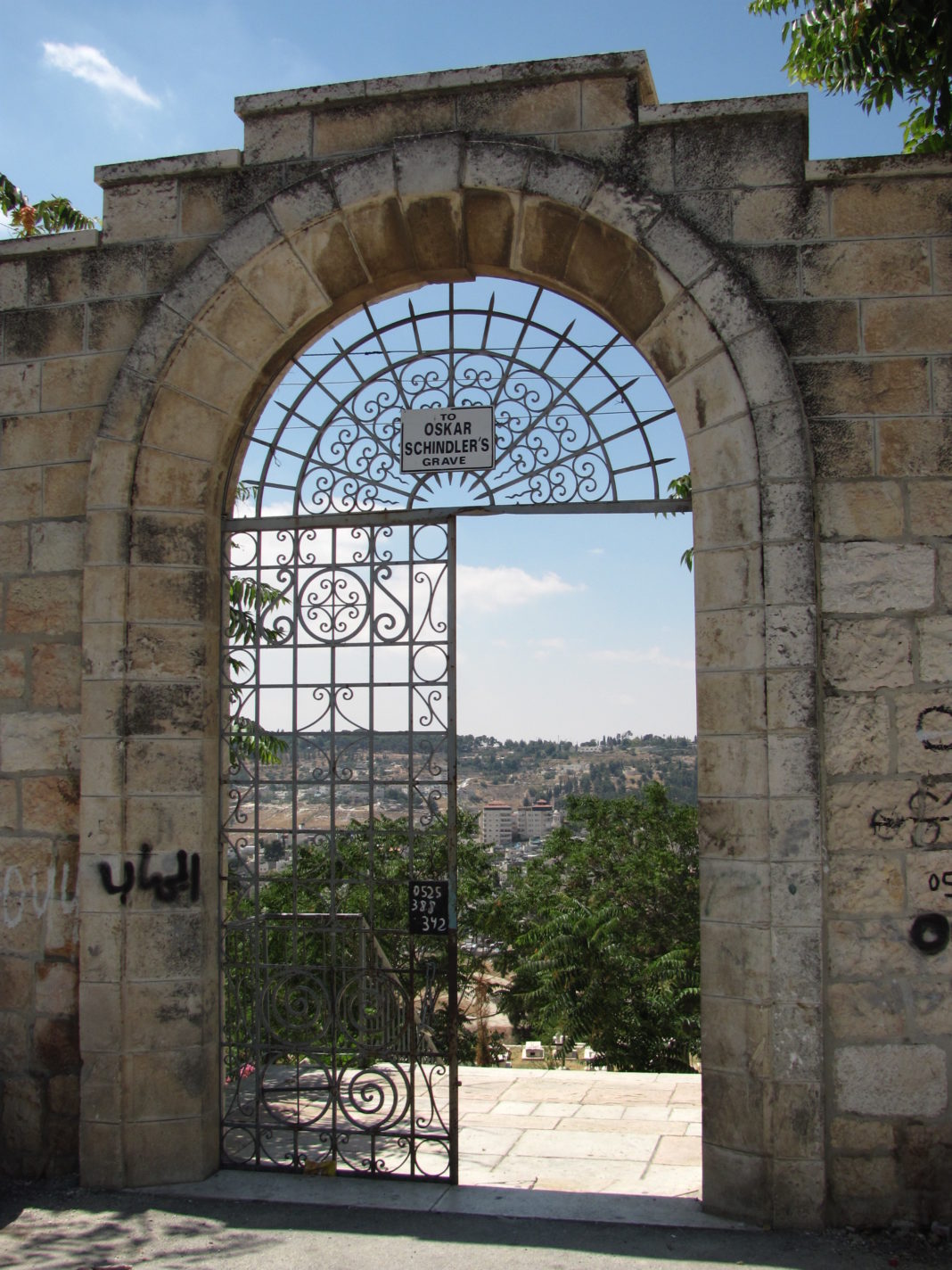 Tor in Jerusalem mit der Aufschrift 