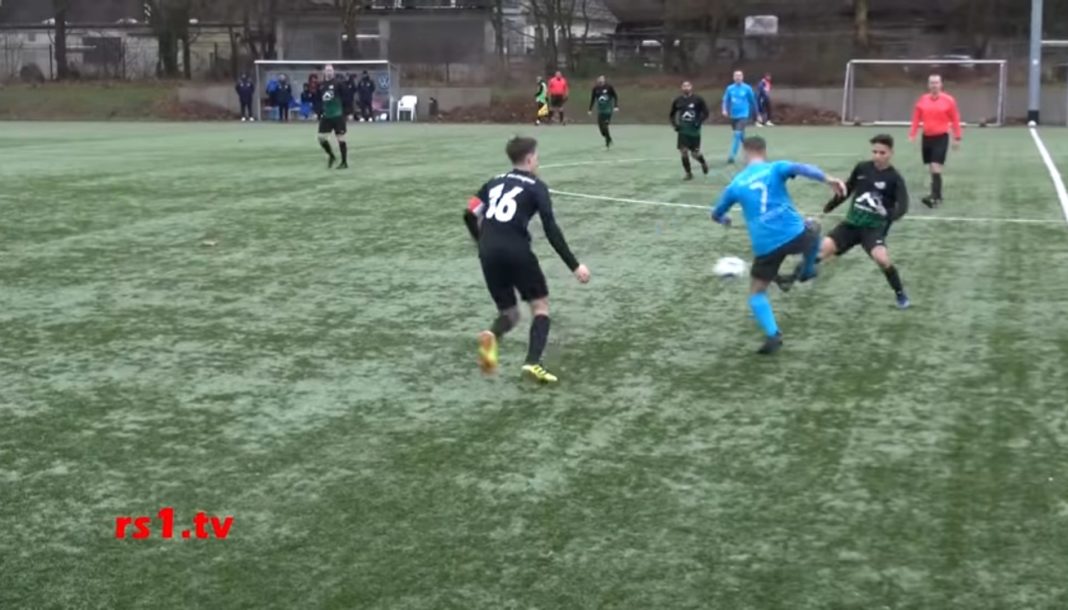 Der FC Remscheid trat in Duisburg zum Geisterspiel gegen den VfB Solingen an. Screenshot: rs1.tv - Frank Wappler