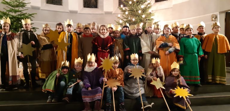 Die Sternsinger unterwegs: Wir gehören zusammen