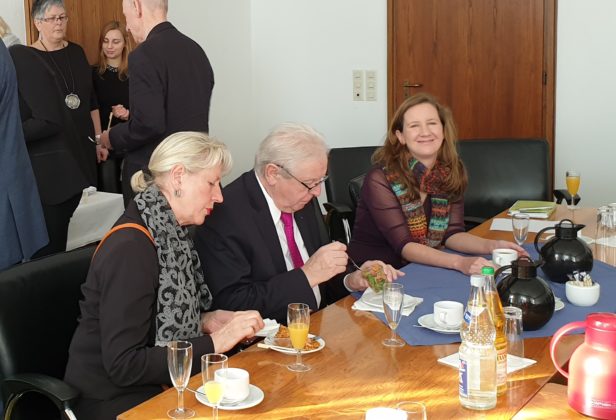 Auch Dr. Stefanie Bluth und Dr. Ralf Flügge waren unter den Gäsetn. | Foto: Sascha von Gerishem