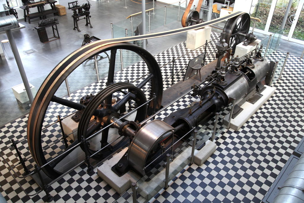 Dampfmaschine im Deutschen Werkzeugmuseum. | Foto: Frank Vincentz [CC BY-SA 3.0 (https://creativecommons.org/licenses/by-sa/3.0)]