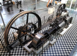 Dampfmaschine im Deutschen Werkzeugmuseum. | Foto: Frank Vincentz [CC BY-SA 3.0 (https://creativecommons.org/licenses/by-sa/3.0)]