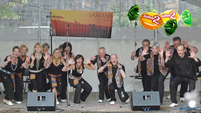 Chor Jamani gestaltet Nimm2-Gottesdienst