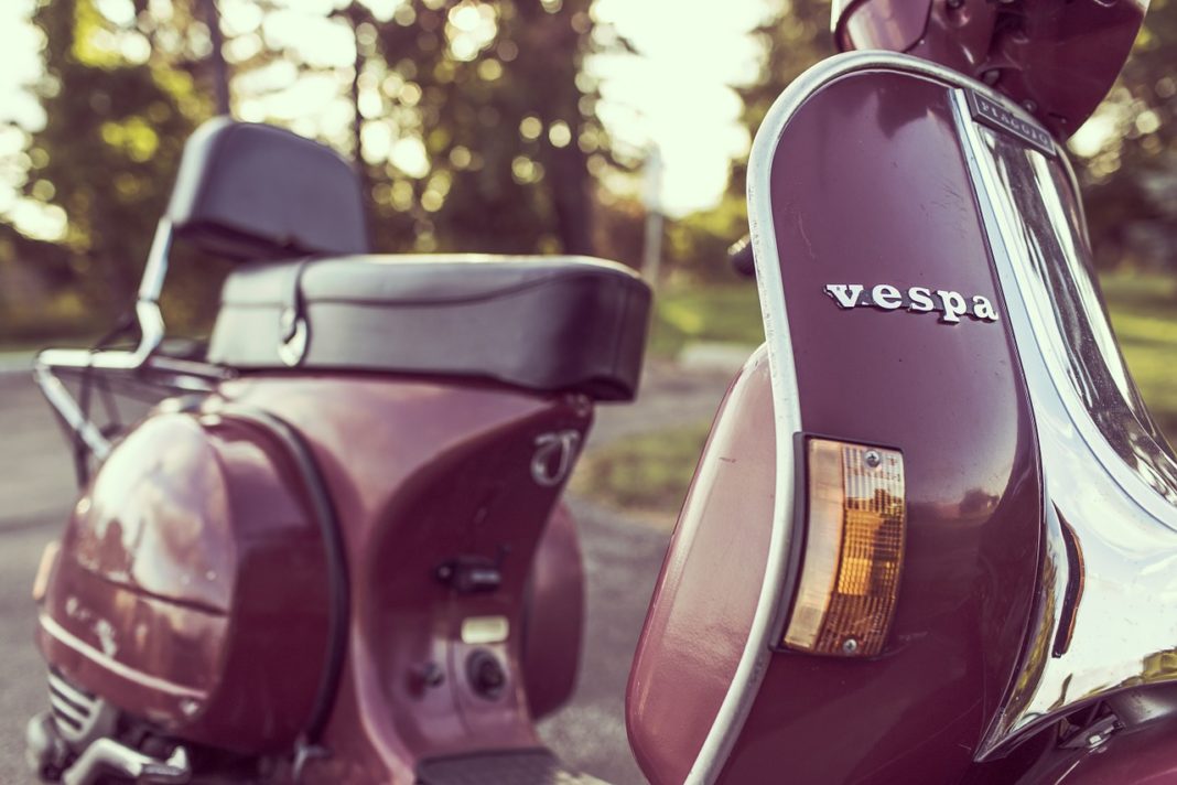 Klassischer Motorroller von Vespa. Symbolfoto.