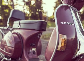 Klassischer Motorroller von Vespa. Symbolfoto.