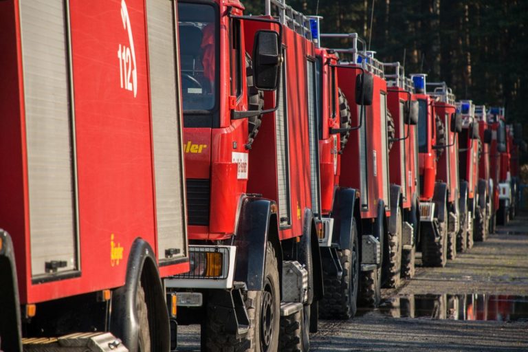 Vollbrand eines Gebäudeteils einer Zoohandlung in Remscheid