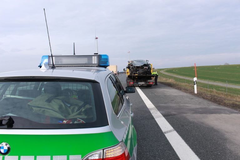 Unfallverursacher flüchtet erfolglos bei Eintreffen der Polizei