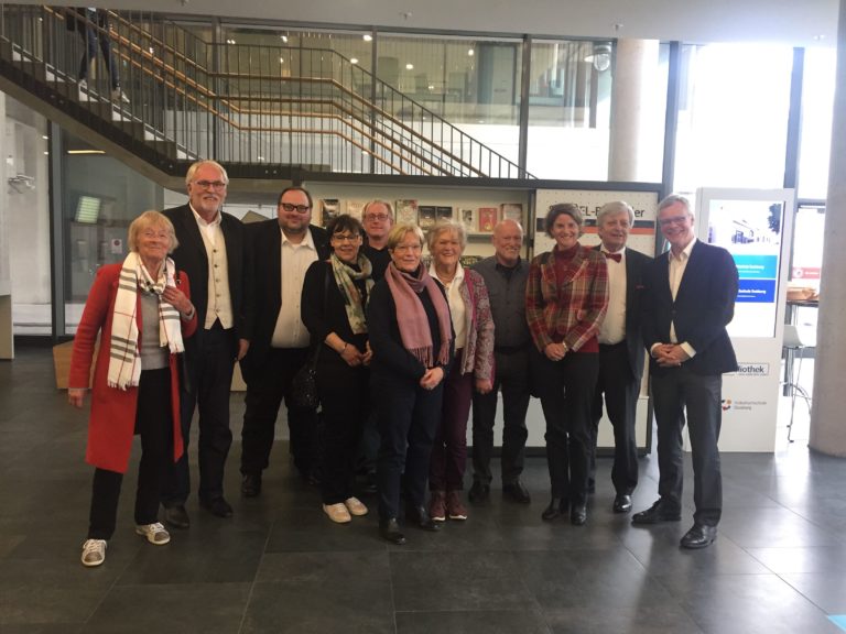 Remscheider Kulturpolitiker besuchen Zentralbibliothek Duisburg