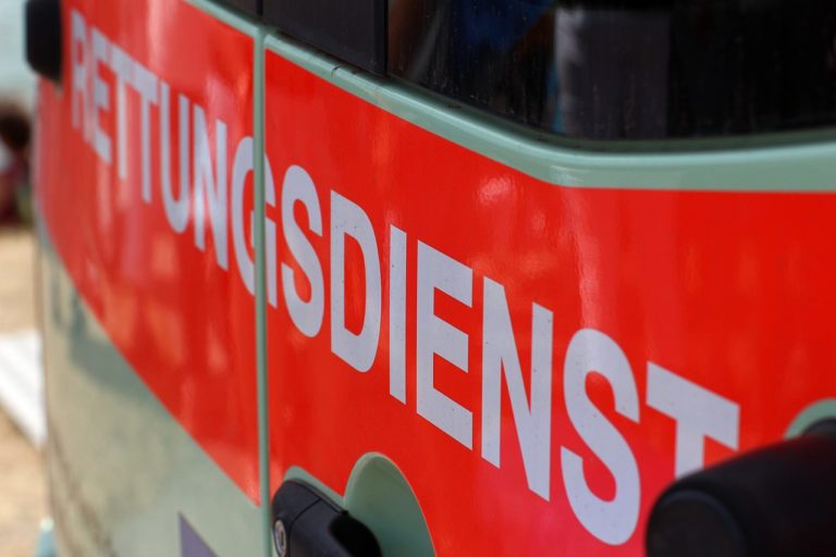 Fünf Schwerverletzte nach Unfall zwischen Remscheid und Hückeswagen