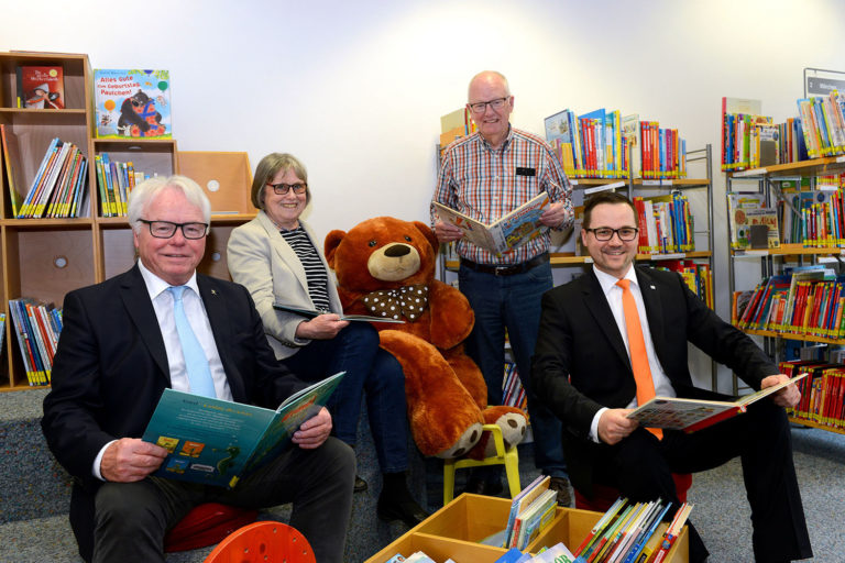 Volksbank: Unterstützung für Büchereifreunde