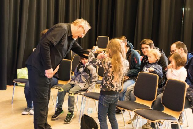 Puppenspieler Markus Heip begeistert nicht nur Kinder. Foto: Juudo-Fotografie