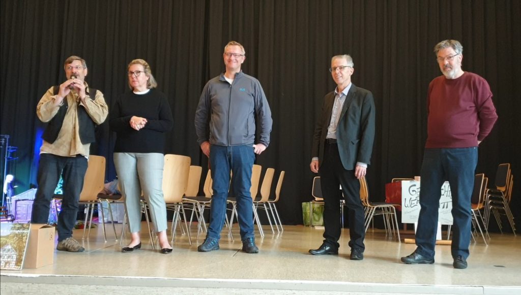 Kulturkreisvorsitzender Volker Beckmann, Heimatbundvorsitzende Christiane Karthaus, Carsten Pudel Knallfabrik), Bezirksbürgermeister Andreas Stuhlmüller und Wolfgang Vahrenholt bei der Begrüßung zur GertenBUCHstraße 2019. | Foto: Sascha von Gerishem