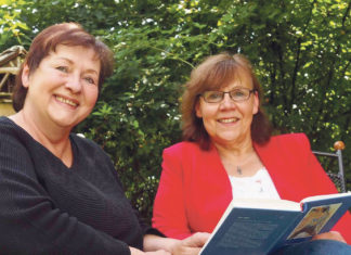 Angela Heise und Ulla Wilberg (v.l.) | Foto: Volker Blum