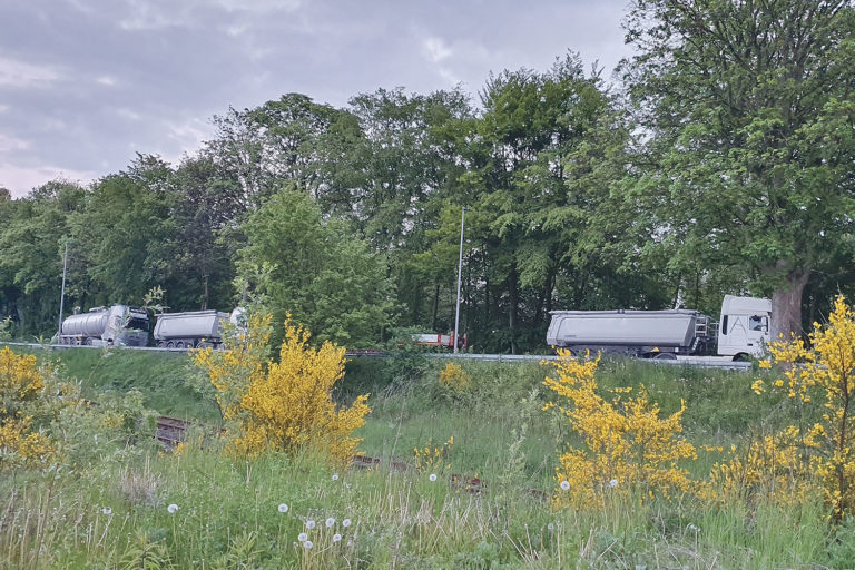 Falschparker an der Linde gefährden Verkehrsteilnehmer