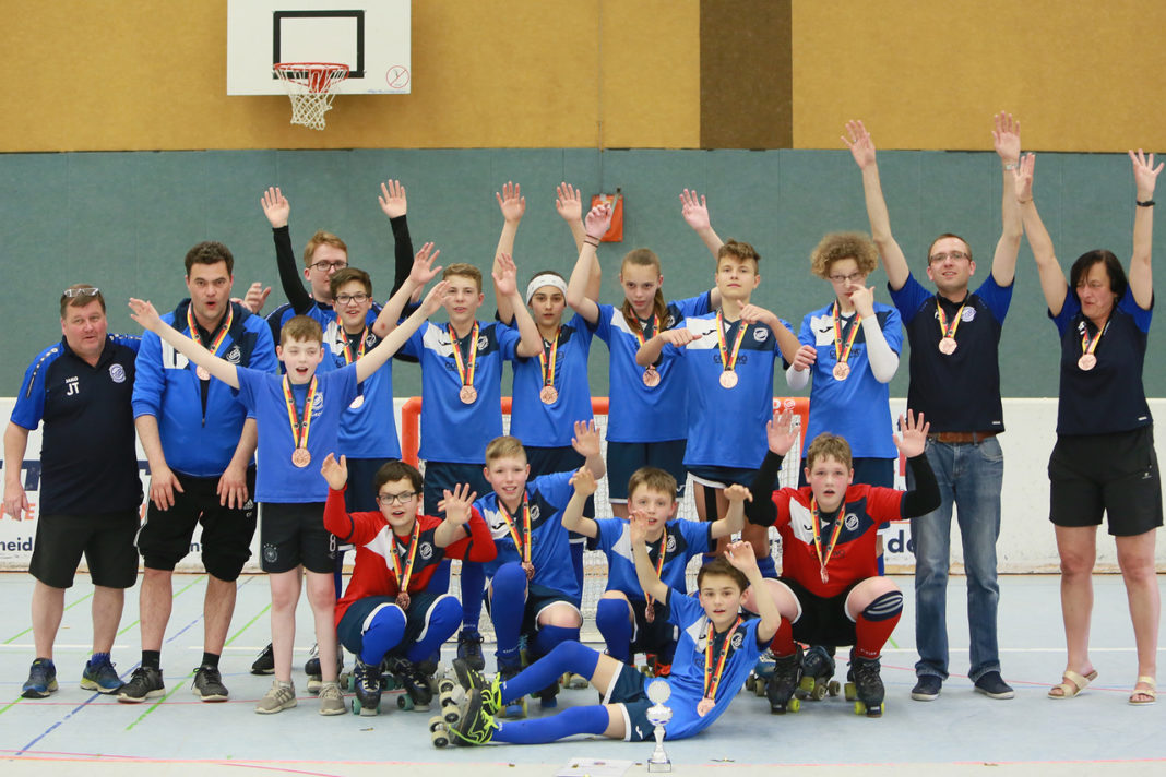 Jubel bei der U15 der IGR Remscheid über den Bronze-Pokal. Foto: IGR Remscheid