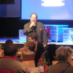 Dr. Andreas Wallbrecht füllt im Deutschen Werkzeugmuseum die Pause zwischen zwei Filmen mit interessanten Informationen. Foto: Peter Klohs