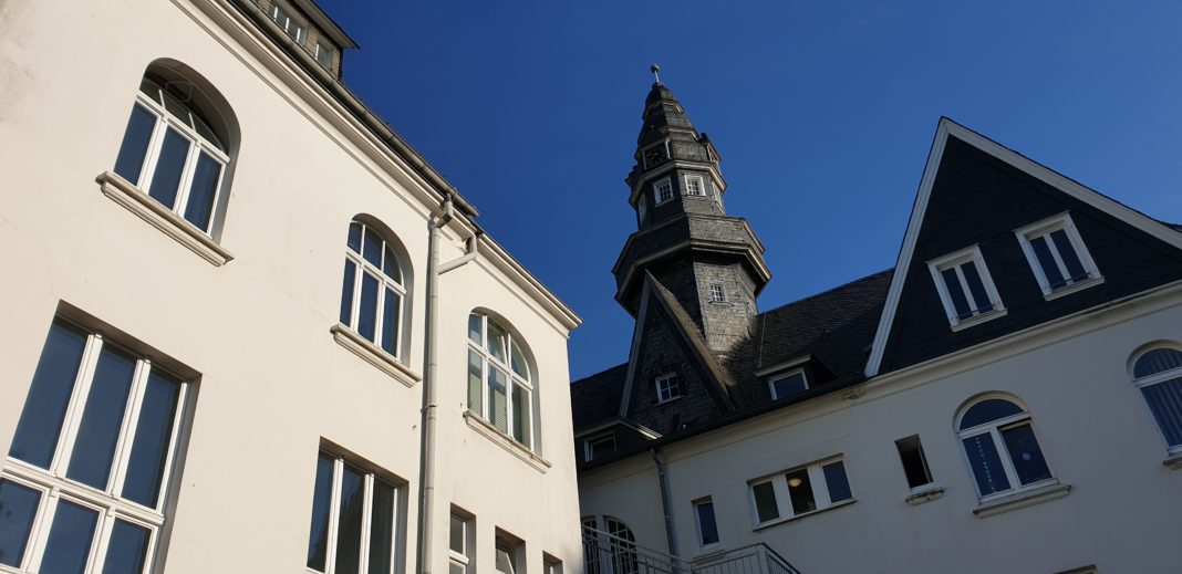 Die Rückseite vom historischen Rathaus Lüttringhausen. Foto: Sascha von Gerishem