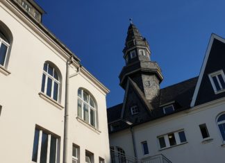 Die Rückseite vom historischen Rathaus Lüttringhausen. Foto: Sascha von Gerishem
