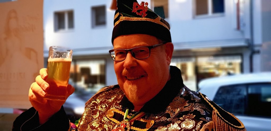 Gunther Brockmann, Präsident der Lenneper Karnevalsgesellschaft in vollem Ornat. Foto: Sascha von Gerishem