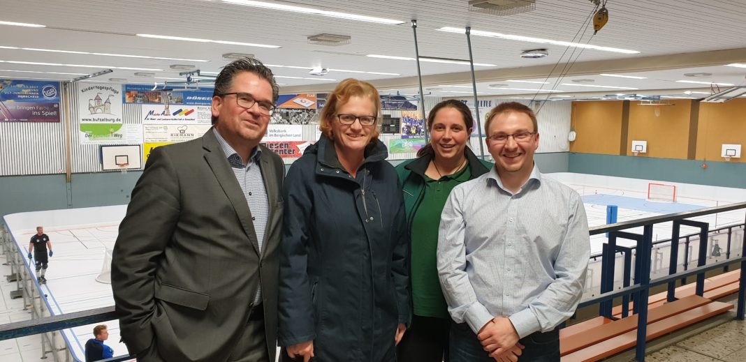 Die Freude ist groß: Georg Feldhoff, Uta Feldhoff, Nina Ducamp und Marius Mannel vom Orgateam der IGR Remscheid. Foto: Sascha von Gerishem