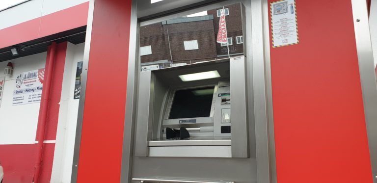 Nach Sprengungen: Sparkasse nimmt Geldautomaten vom Netz