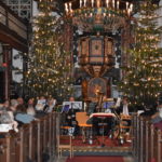 Die festlich geschmückte evangelische Kirche Lüttringhausen zum Weihnachtskonzert des Lüttringhauser Posaunenchores. Foto: Peter Klohs