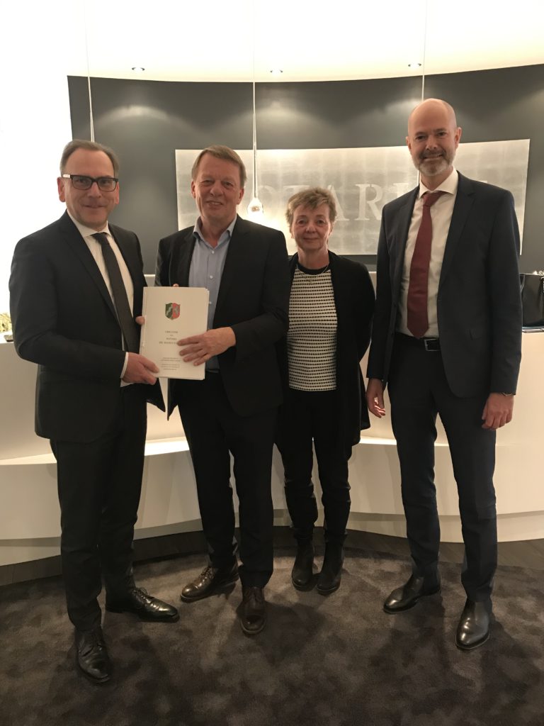 Vergleichsvereinbarung zwischen Remscheid, Wuppertal und McArthurGlen notariell beurkundet