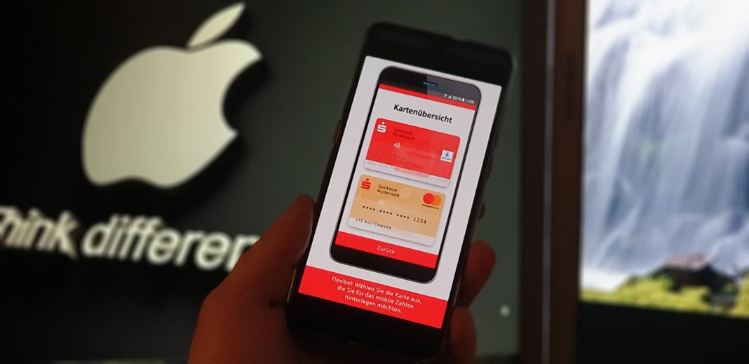 Apple Pay startet bei der Stadtsparkasse Remscheid. Foto: Sascha von Gerishem