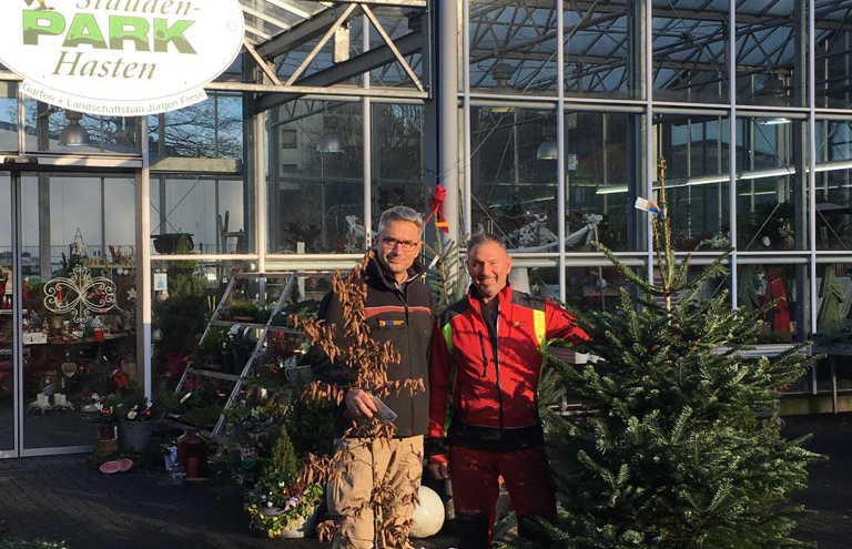 Markus Wolff von den TBR (li.) freut sich über die gelungene Spendenaktion von Garten- & Landschaftsbau Frese. Foto: privat