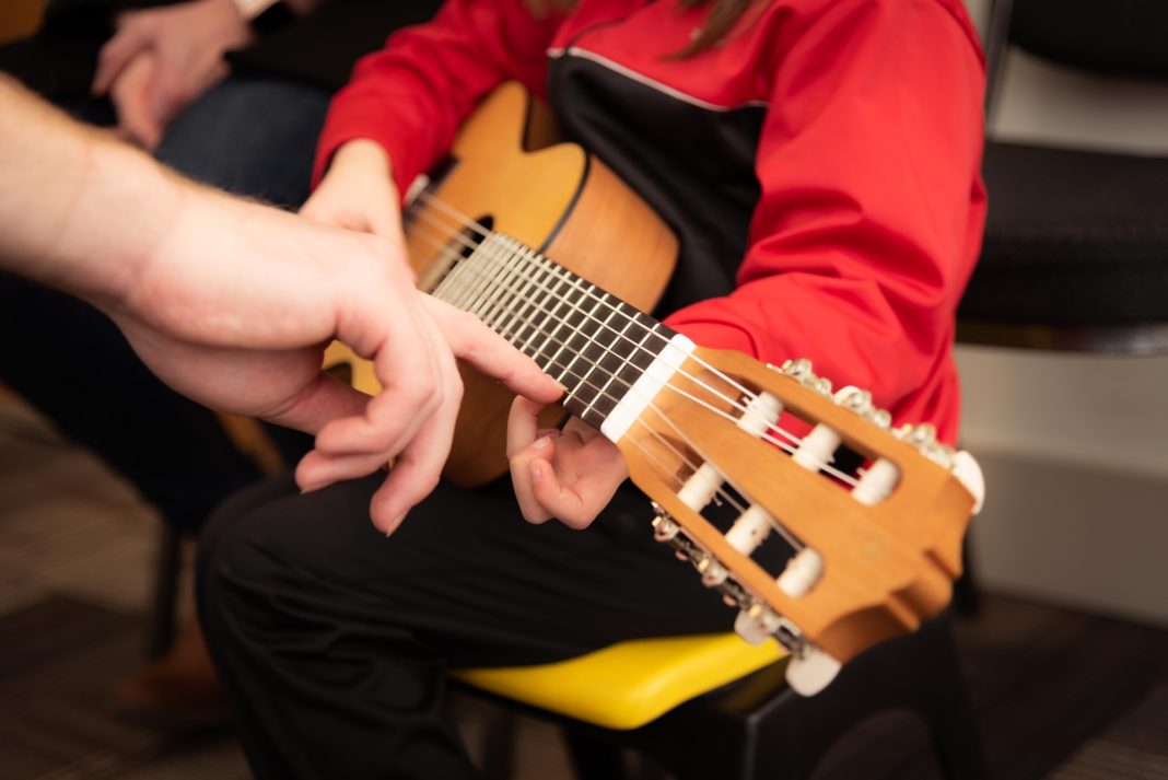 Das Instrumentenkarussell der Musik- und Kunstschule Remscheid richtet sich an Kinder von 6-9 Jahren.