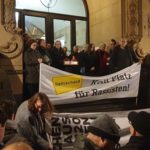 „Wir leben hier zusammen, die Demokratie wird triumphieren, dieses Land werdet ihr niemals regiere!“, zitierte Beatrice Schlieper (GRÜNE) den Obermessdiener. Foto: privat
