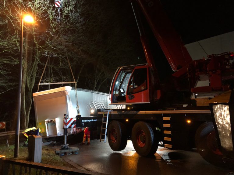 Burscheid – Nächtliche Schwerlastbergung