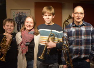 Die Musikalische Familie Kammin aus Lüttringhausen: Marti, Celine, Lino und Jürgen (v.l.). Mutter Antje und Joy fehlen. Foto: Peter Klohs