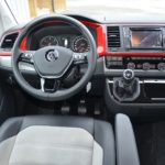 Das Cockpit vom Volkswagen Multivan T6. Foto: Frank Williksen