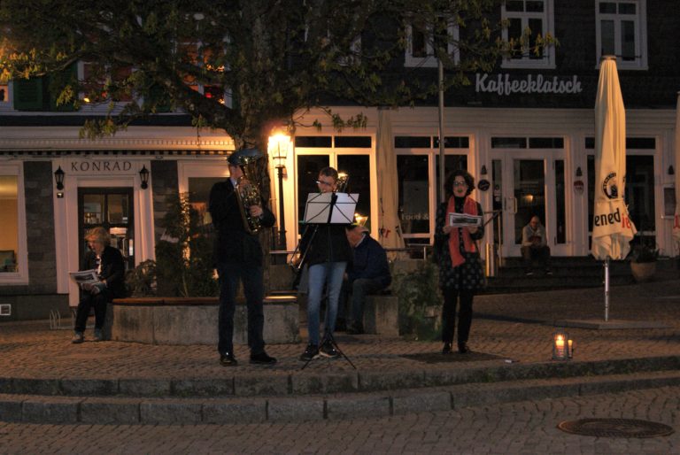 Ein Ortsteil feiert trotz Corona stimmungsvoll zusammen Ostern