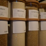 Waren in Remscheids erstem Unverpacktladen. Foto: Peter Klohs