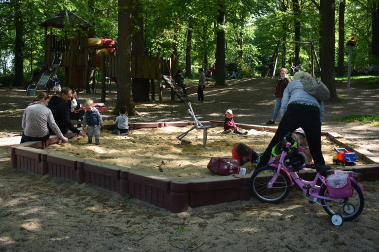 Um elf Uhr wurden die Spielplätze geöffnet