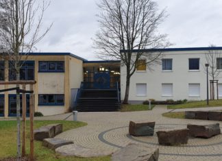 Das Leibniz Gymnasium in Remscheid-Lüttringhausen. Foto: Sascha von Gerishem