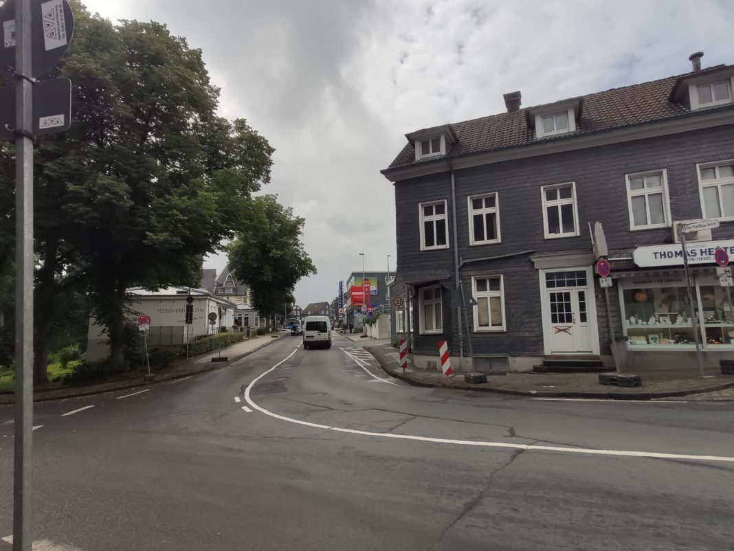 Die Deckensanierung der Kreuzbergstraße in Lüttringhausen beginnt am 20. Juli 2020. Foto: Nicole Dahmen
