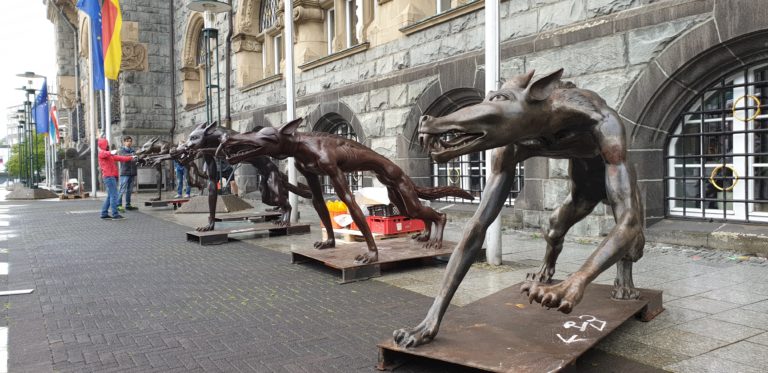 Mahnwache gegen rechten Hass: Die Wölfe sind zurück