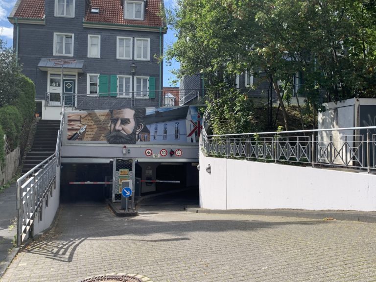 Unikat-colors: Graffito mit Röntgen und KloKi in Lennep